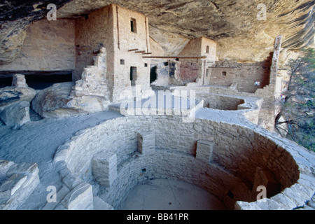 Vista ravvicinata di una scogliera abitazione balcone Casa Mesa Verde National Park in Colorado Foto Stock