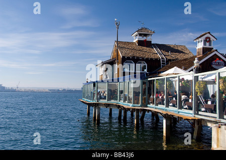 California, San Diego. Il Seaport Village, Pier Cafe. Foto Stock