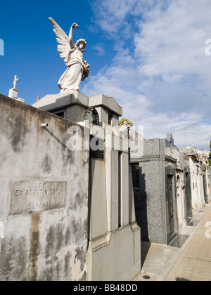 Le lapidi in La Recoleta Cemetery in Buenos Aires, Argentina. Foto Stock