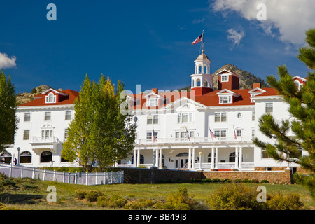 Stati Uniti d'America, Colorado, Estes Park. Vista della Stanley Hotel, elencato nel Registro Nazionale dei Luoghi Storici. Foto Stock