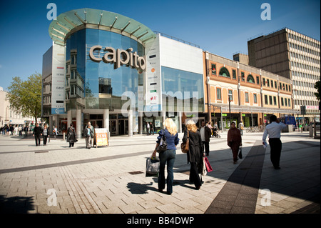 La Capitol shopping mall , strada pedonale nel centro di Cardiff Wales UK Foto Stock