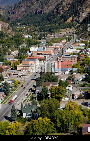 Colorado US Hwy 550 Ouray. San Juan Skyway Colorado di primo Scenic Byway. Punto panoramico con panoramica della storica città mineraria. Foto Stock