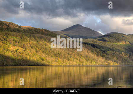 Luce della Sera su Loch Long a Ardgartan Argyll Foto Stock