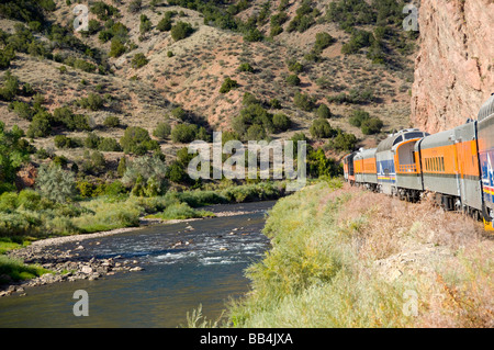 Colorado, Canon City, Royal Gorge Railroad. Viste dal treno lungo il fiume Arkansas. Proprietà release. Foto Stock