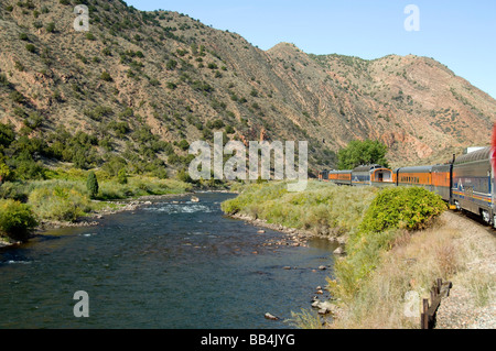 Colorado, Canon City, Royal Gorge Railroad. Viste dal treno lungo il fiume Arkansas. Proprietà release. Foto Stock