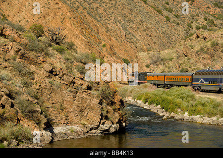 Colorado, Canon City, Royal Gorge Railroad. Viste dal treno lungo il fiume Arkansas. Proprietà release. Foto Stock