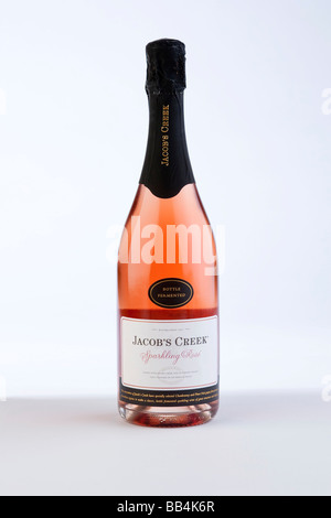 Bottiglia di Jacob's Creek rosato frizzante vino Australiano Foto Stock