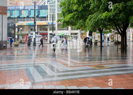 WA, Seattle, Westlake Center, una piovosa giornata di Seattle Foto Stock