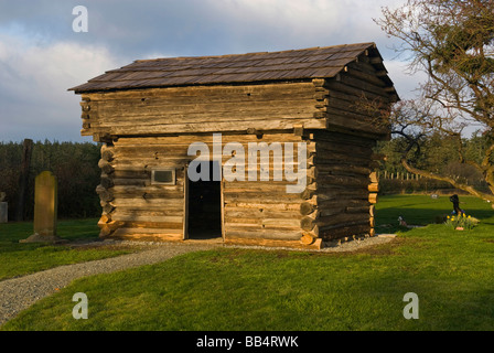 Stati Uniti d'America, WA, Whidbey Island, Fort Ebey parco dello stato. Sunnyside cimitero parte di Ebey's Landing storico nazionale di riserva. Foto Stock