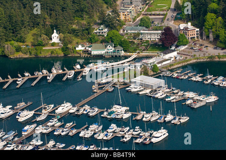 Stati Uniti d'America, WA, San Juan Island. Antenna della Roche Harbour e resort. Foto Stock