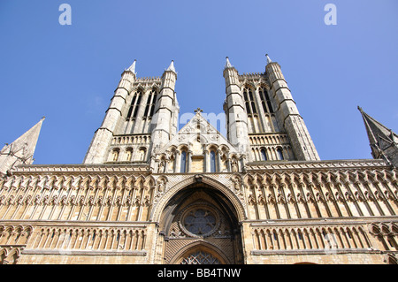 Il Normanno fronte ovest, Cattedrale di Lincoln, Lincoln, Lincolnshire, England, Regno Unito Foto Stock