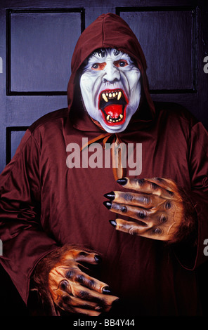 Monster in accappatoio con cappuccio Halloween Foto Stock