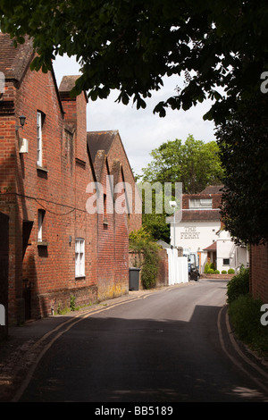 Inghilterra Berkshire Cookham Ferry Lane che conduce al traghetto Public House Foto Stock