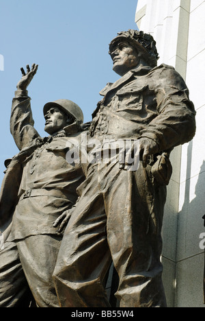 Sculture di russo e soldati americani Monumento ai paesi partecipanti di coalizione Antihitlerite Foto Stock