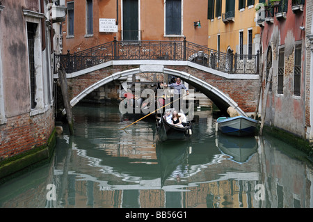 Gondola sul backstreet Canal, Venezia, Provincia di Venezia, regione Veneto, Italia Foto Stock