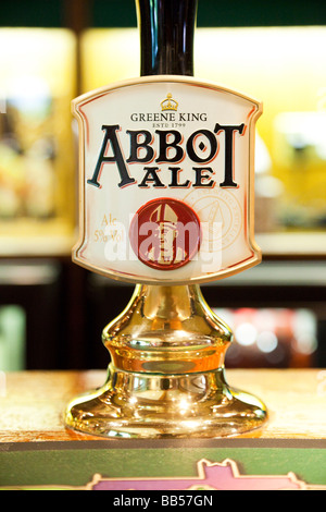 La Greene King Abbot Ale pompa birra Foto Stock
