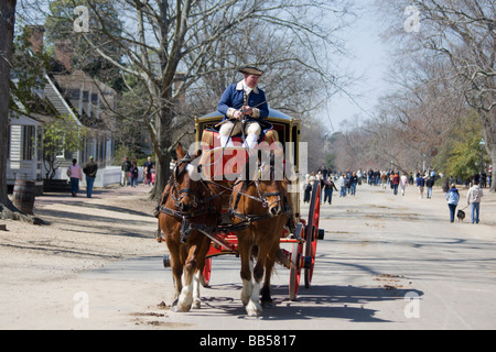 Carrozza a cavalli è stato il principale mezzo di trasporto a Colonial Williamsburg, Virginia. Foto Stock