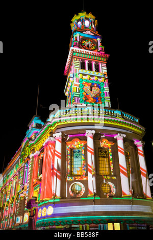 Auckland Town Hall illuminata da Mike Mizrahi per Telecom NZ a promuovere la loro nuova rete mobile Foto Stock