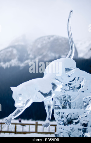 Sculture di ghiaccio dal 2009 Ice Magic international ice carving concorso presso il Fairmont Chateau Lake Louise Foto Stock