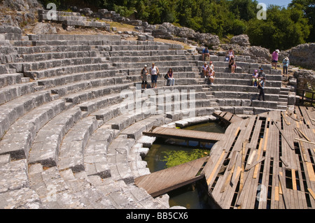 Teatro nel santuario di Esculapio nella antica città romana di Butrinto UNESCO World Heritage Site nel parco nazionale in Albania Foto Stock