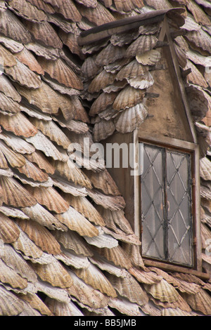 16 MAGGIO 2009: un cottage che sono state costruite delle conchiglie sulla spiaggia nel Galles occidentale per il settimo e ultimo Harry Potter Foto Stock