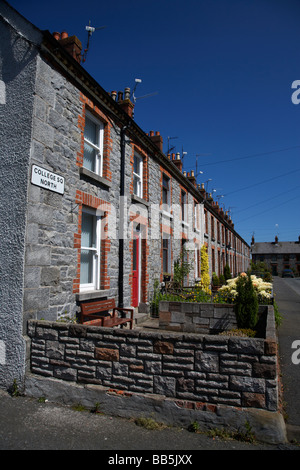 Riga di granito mill houses su college square north in bessbrook model village Foto Stock