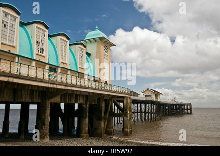 Il vecchio molo Penarth nel Galles meridionale prima del rinnovo del 2014, quando è stato rinnovato e rinnovato. Foto Stock