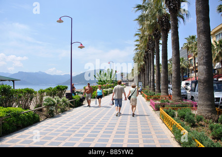 Passeggiata sulla spiaggia, Marmaris, Penisola di Datca, Provincia di Mulga, Repubblica di Türkiye Foto Stock