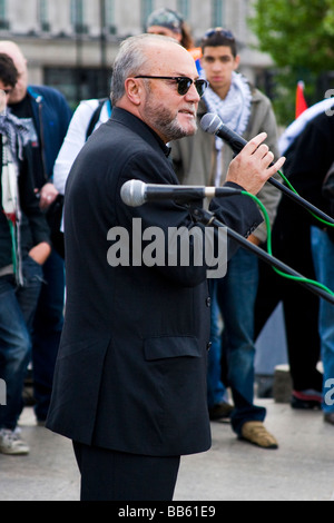 George Galloway parla di una protesta di Gaza in Trafalgar Square. Foto Stock