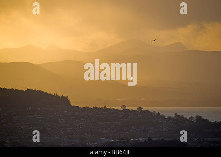 Tramonto su Inverness guardando a nord oltre Beauly Firth Highland Regione Scozia Aprile 2009 Foto Stock