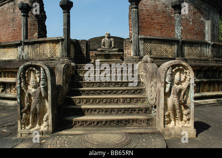 Polonnaruwa - Sri Lanka, Generale - Vista del Vatadage - circolare reliquia house. Foto Stock