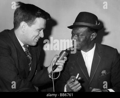 Cole, Nat 'King', 17.3.1917 - 15.2.1965, cantante e musicista americano, intervista a North German Broadcasting, 1960, , Foto Stock