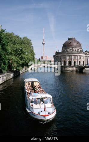 17 maggio 2009 - Vista del fiume Spree e la Museumsinsel (isola dei musei) con il Bode Museum nella capitale tedesca di Berlino. Foto Stock