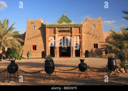 Anteriore/ingresso dell Hotel Kasbah Xalucca Maadid, Erfoud (sul bordo del Sahara), Sud Marocco Foto Stock