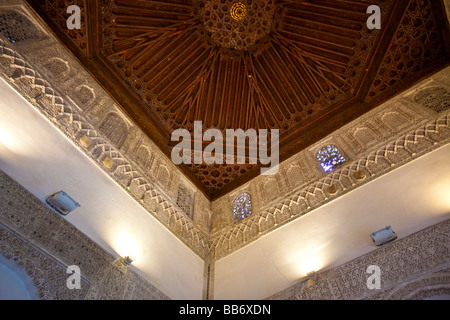 Dettaglio del soffitto nell'Alcazar di Siviglia Spagna Foto Stock