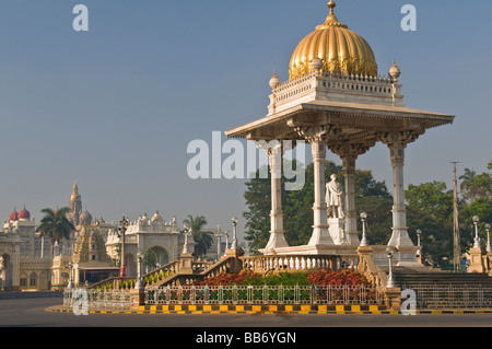 City Palace e il cerchio Chamaraja Mysore Karnataka India Foto Stock