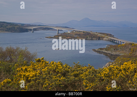 Skye Bridge da Kyle of Lochalsh Highland Regione Scozia Aprile 2009 Foto Stock