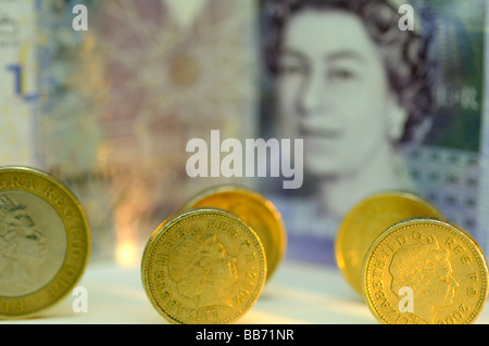 Gran Bretagna UK Pound Nota di banca e delle monete metalliche in euro Foto Stock