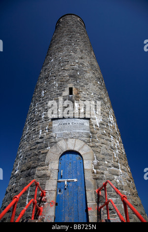 La chaine memorial e rotonda torre faro a larne County Antrim Irlanda del Nord Foto Stock