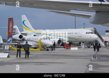 Cessna 750 Citazione HB-JEZ e Airbus A319 9H-AFK Business Jet al velivolo EBACE Trade Show all'Aeroporto di Ginevra Svizzera Foto Stock