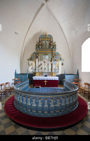 Stubberup altare. Ornato alter rampa e altare dettagliata pittura in questa antica chiesa del XVII secolo. Foto Stock