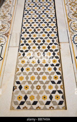 Parete modellato a Itimad-ud-Daulah, Agra, Uttar Pradesh, India Foto Stock