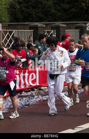 Costume runner nel 2009 alla maratona di Londra. Foto Stock