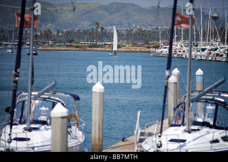 Barca a vela in Marina di Ventura, California Foto Stock