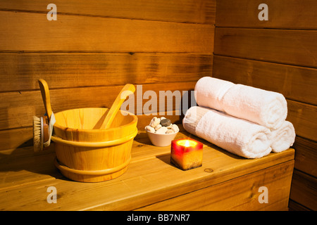 Interno di un cedro Sauna. Foto Stock