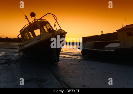 Barche sulla riva in Rush, Co. Dublino, Irlanda Foto Stock