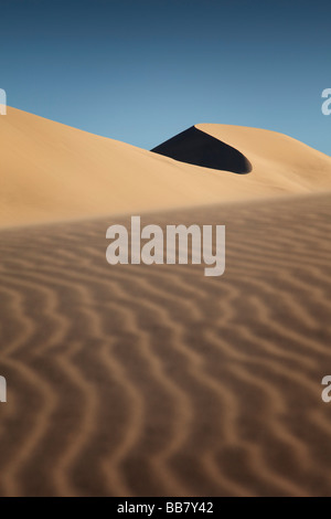 Modelli di sabbia sulle dune di Eureka nel Parco Nazionale della Valle della Morte in California USA Foto Stock