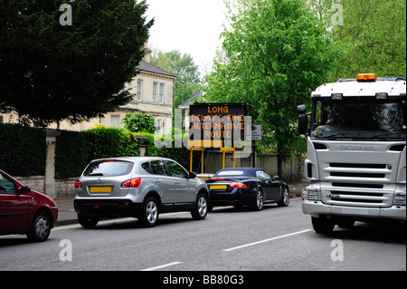 Ritardi nel traffico - Lavori stradali segno - Traffico Bath Regno Unito Foto Stock