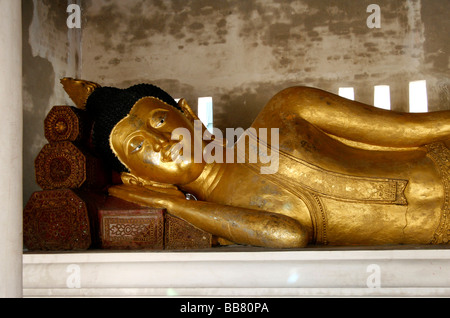 Buddha reclinato, Wat Chedi Luang tempio, Chiang Mai, Thailandia, Asia Foto Stock