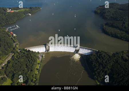 Foto aerea, Moehnesee, traboccante di storage Moehne lago, parete di ritegno, Hochsauerlandkreis, Sauerland, Renania settentrionale-Vestfalia Foto Stock